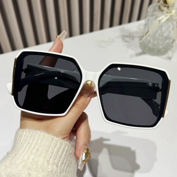 European and American retro box high-end trendy women s sunglasses fashionable retro outdoor men s sunscreen sunglasses For Sale
