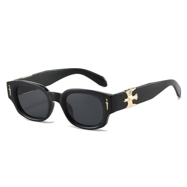 New box sunglasses, European and American personality elements sword and eagle metal fashion sunglasses for men For Sale - Image 3